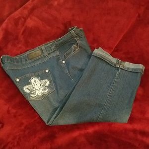 Beautiful DKin Capri Jeans with Decor Back Pockets